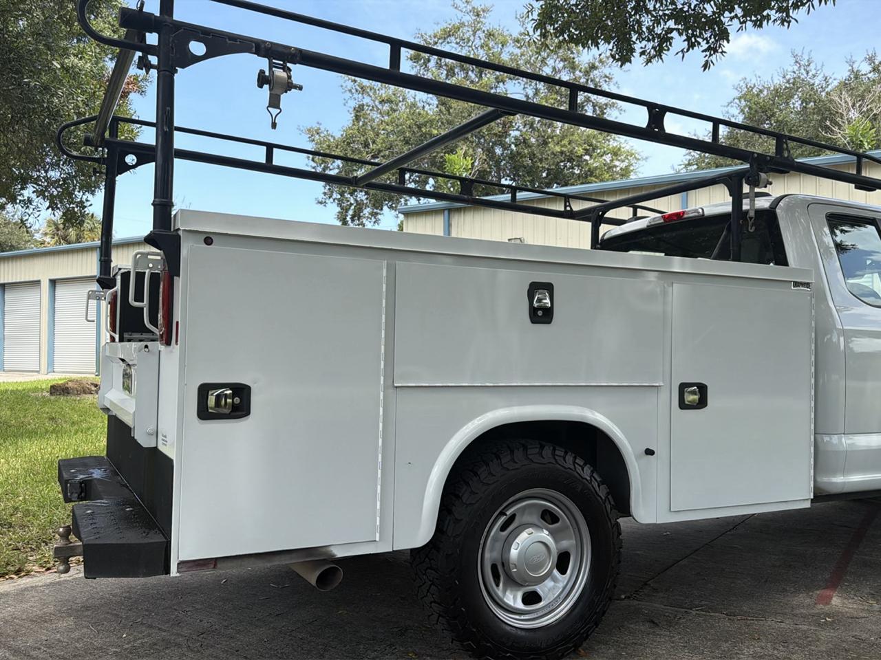 Ford Super Duty F-350 SRW Lariat 2WD SuperCab 168" WB 60" CA 2020