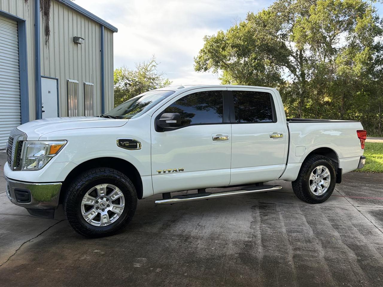 Nissan Titan 4x2 Crew Cab SV 2017