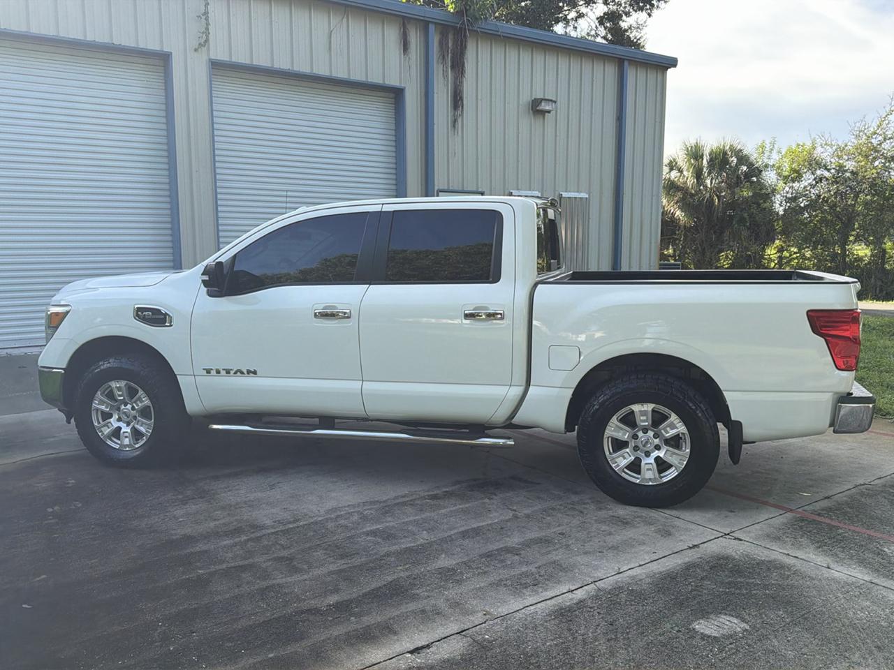 Nissan Titan 4x2 Crew Cab SV 2017