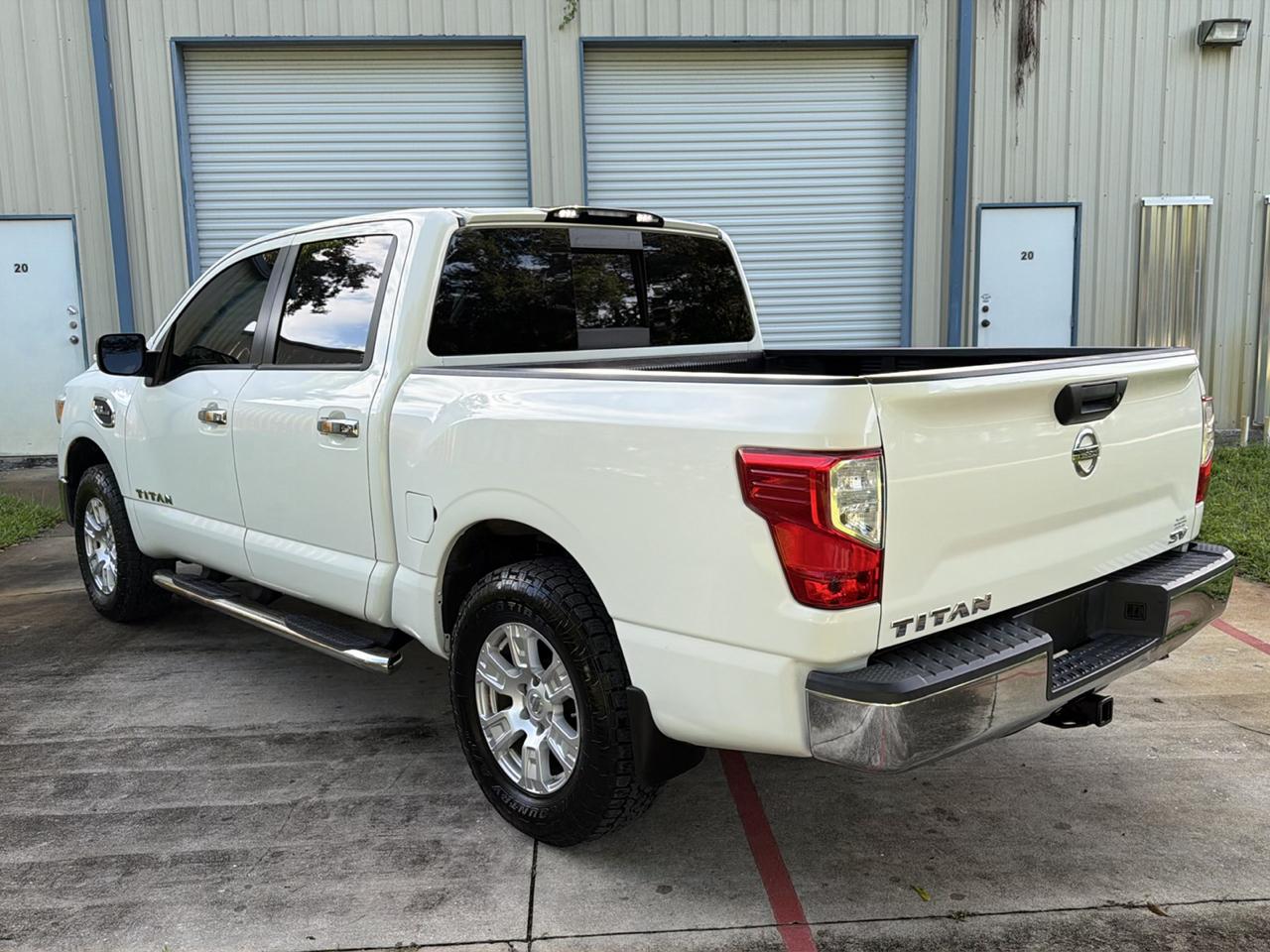 Nissan Titan 4x2 Crew Cab SV 2017