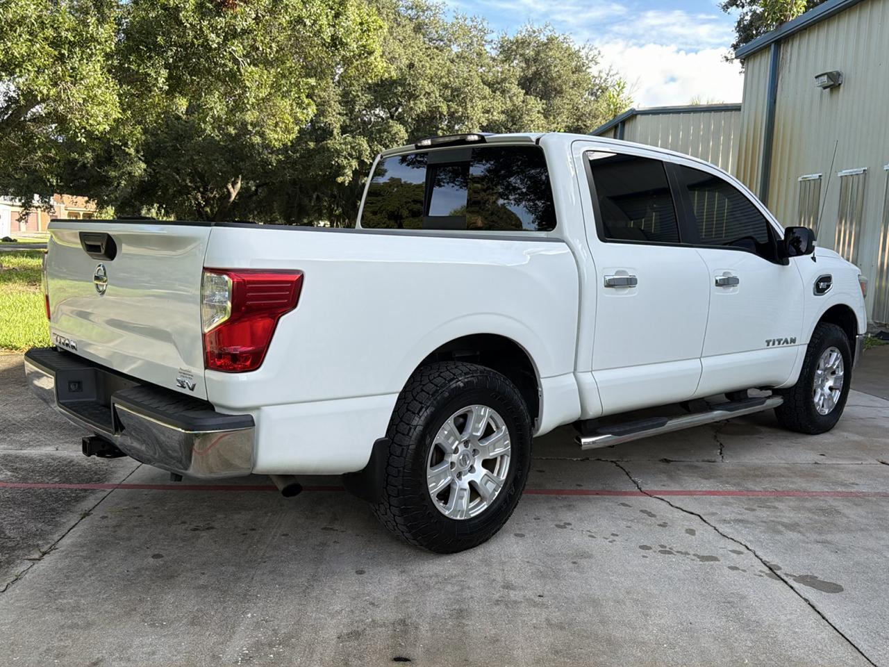 Nissan Titan 4x2 Crew Cab SV 2017