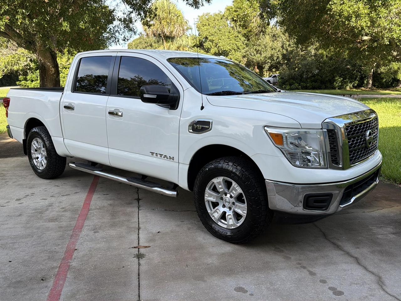 Nissan Titan 4x2 Crew Cab SV 2017