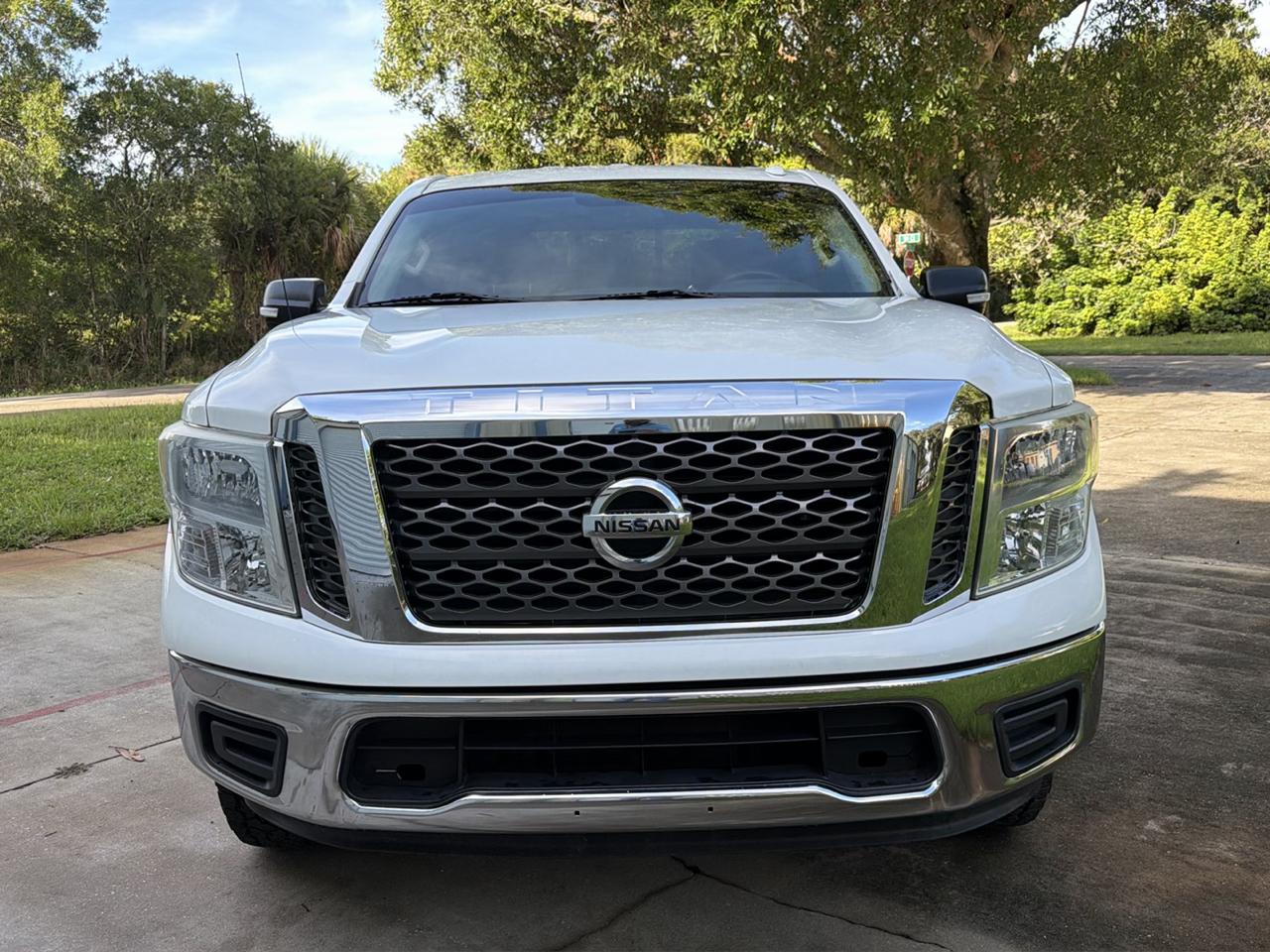 Nissan Titan 4x2 Crew Cab SV 2017