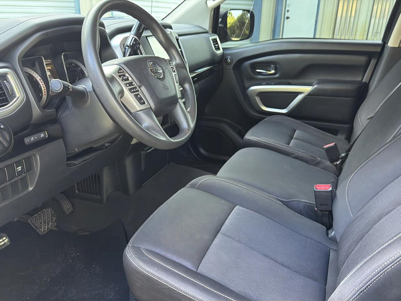 Nissan Titan 4x2 Crew Cab SV 2017