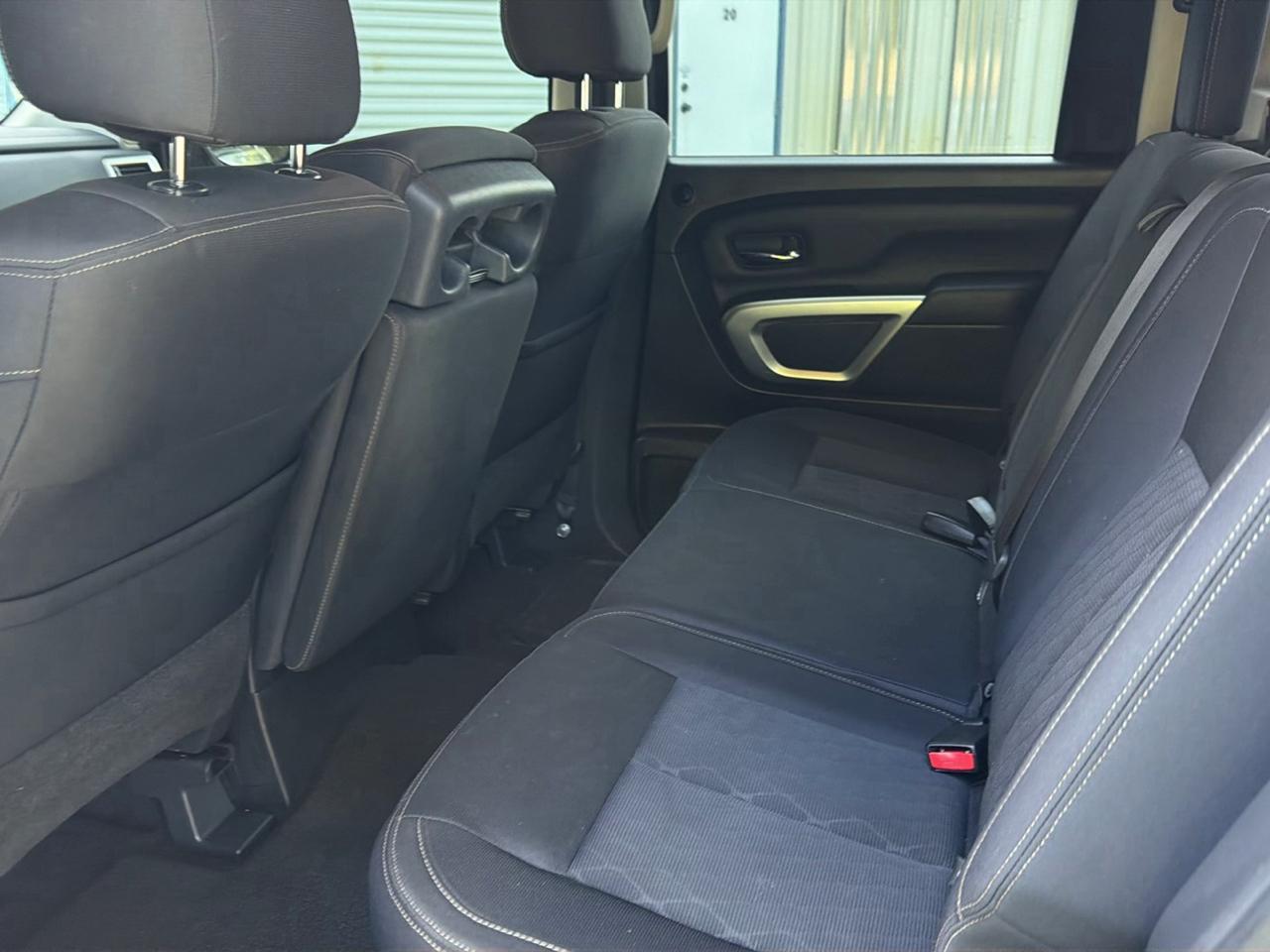 Nissan Titan 4x2 Crew Cab SV 2017