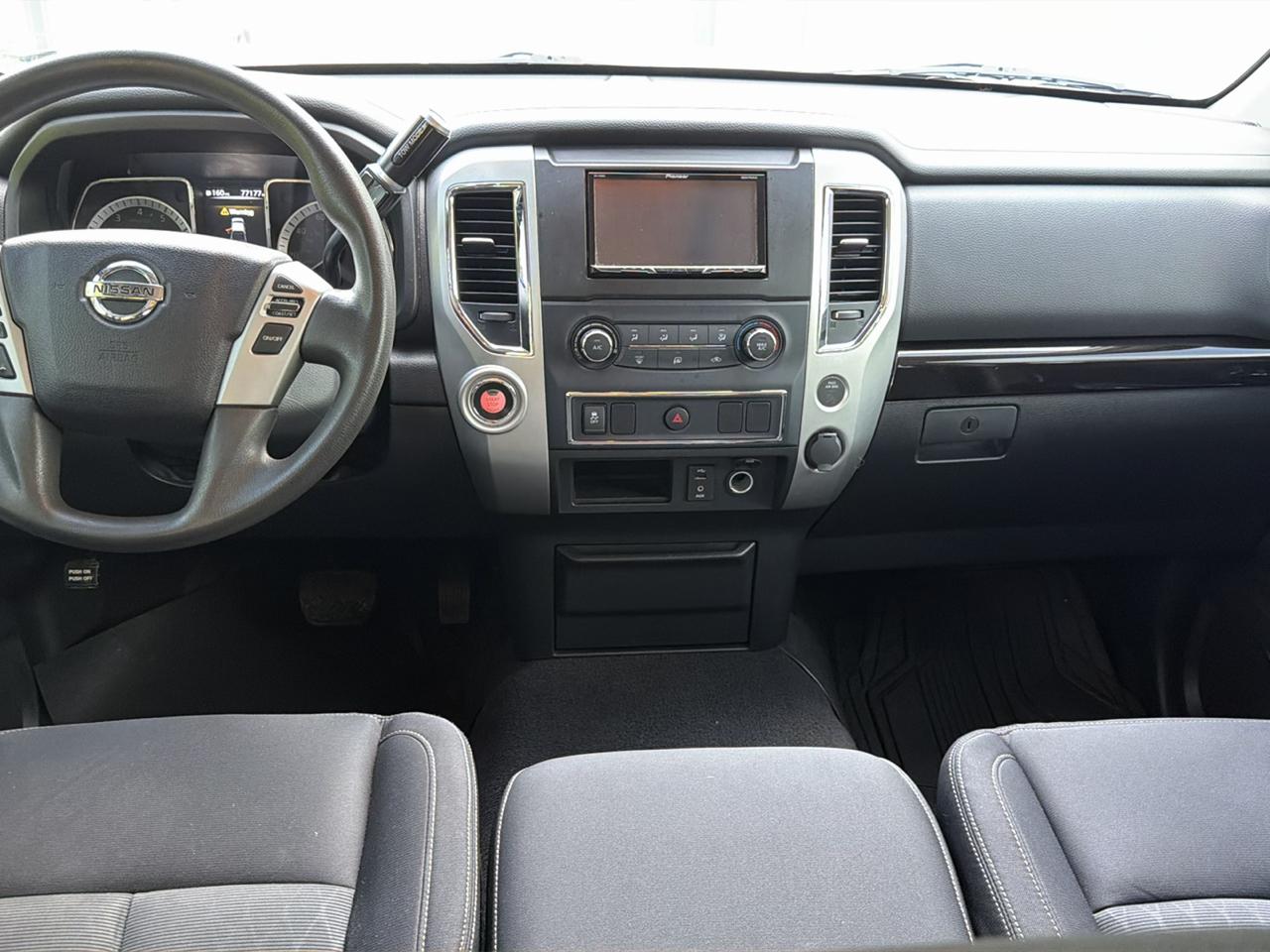 Nissan Titan 4x2 Crew Cab SV 2017
