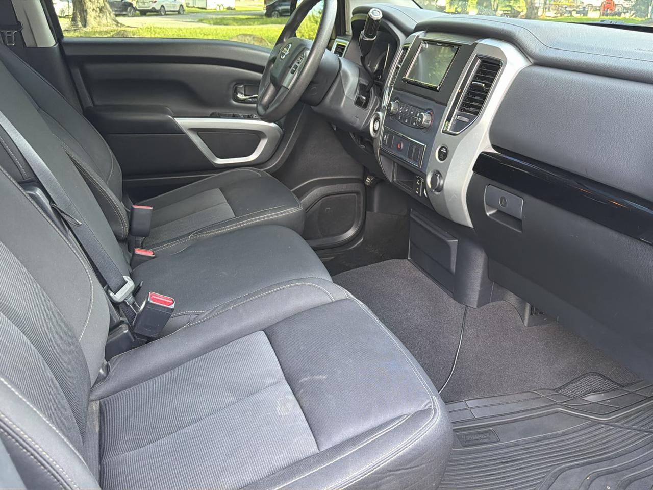 Nissan Titan 4x2 Crew Cab SV 2017