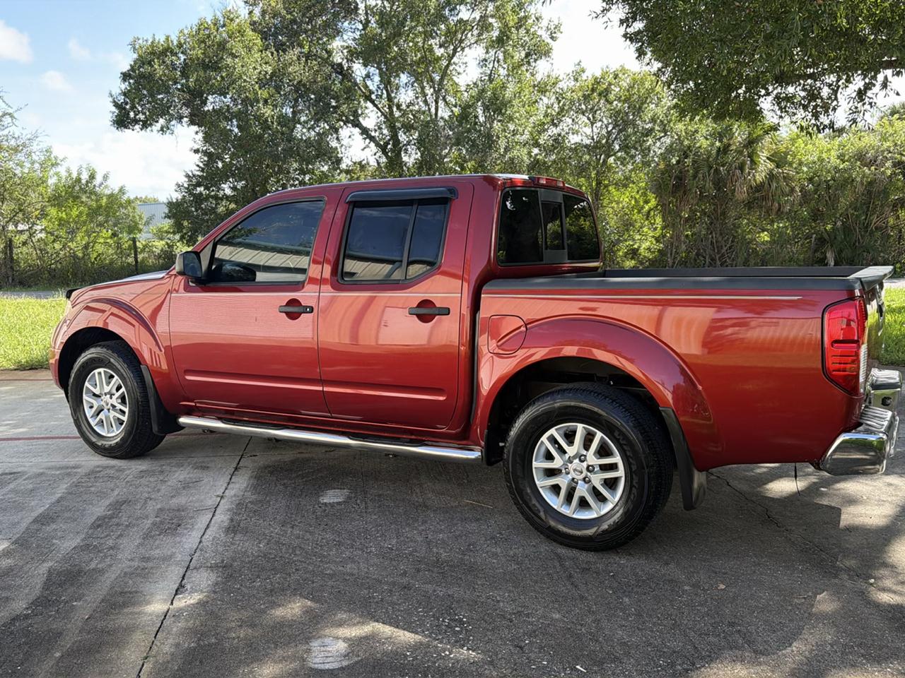 Nissan Frontier 2WD Crew Cab SWB Auto SV 2015