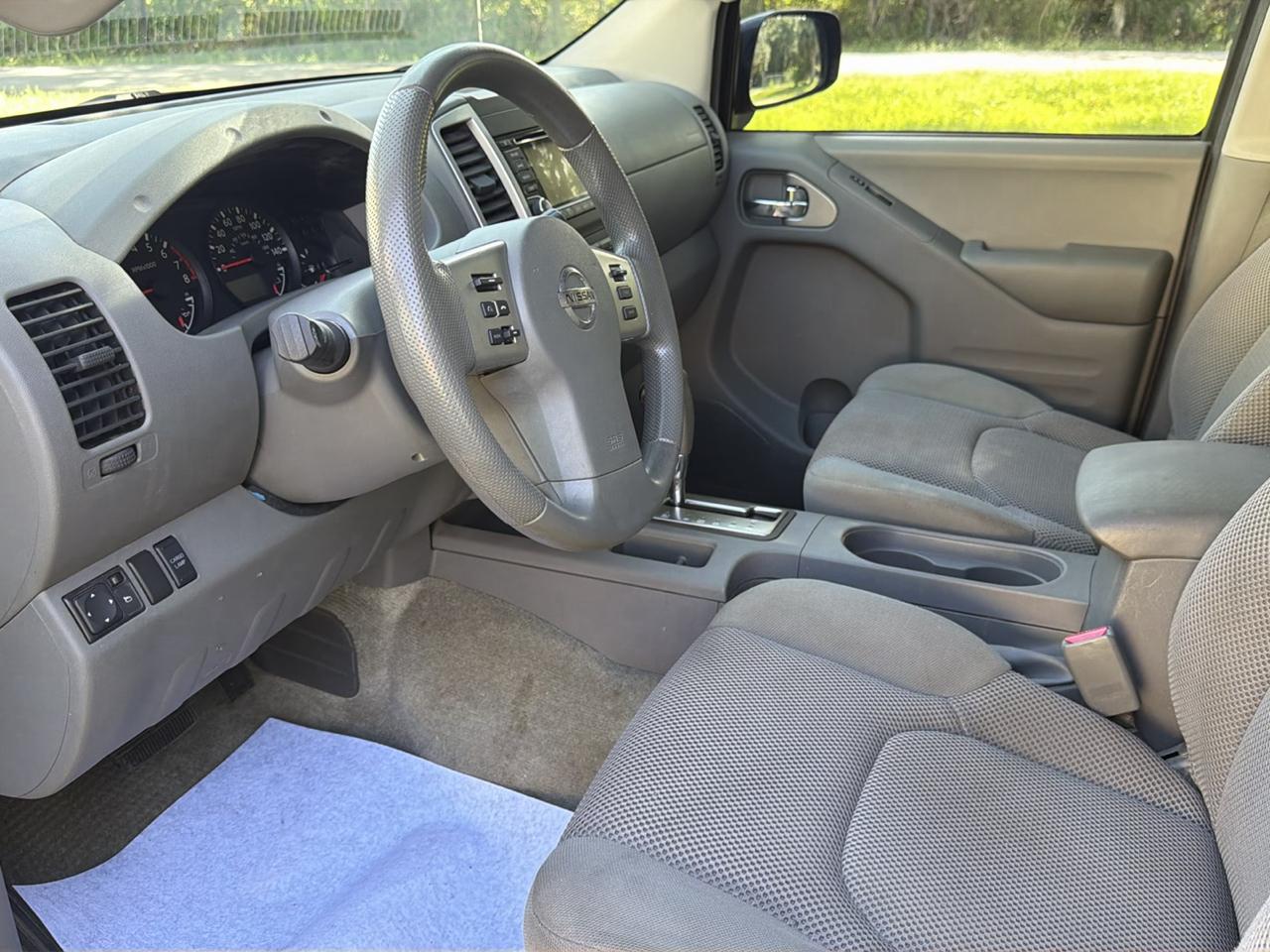 Nissan Frontier 2WD Crew Cab SWB Auto SV 2015