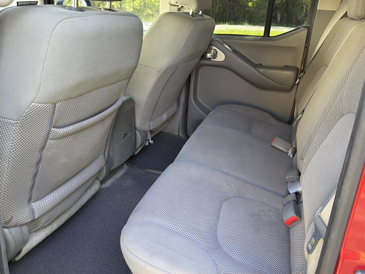 Nissan Frontier 2WD Crew Cab SWB Auto SV 2015