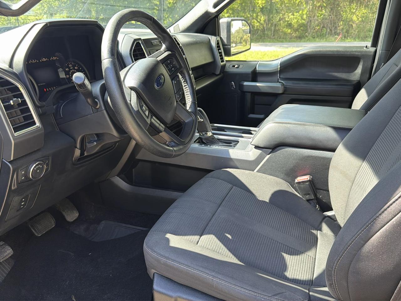Ford F-150 4WD SuperCrew 145" XLT 2015