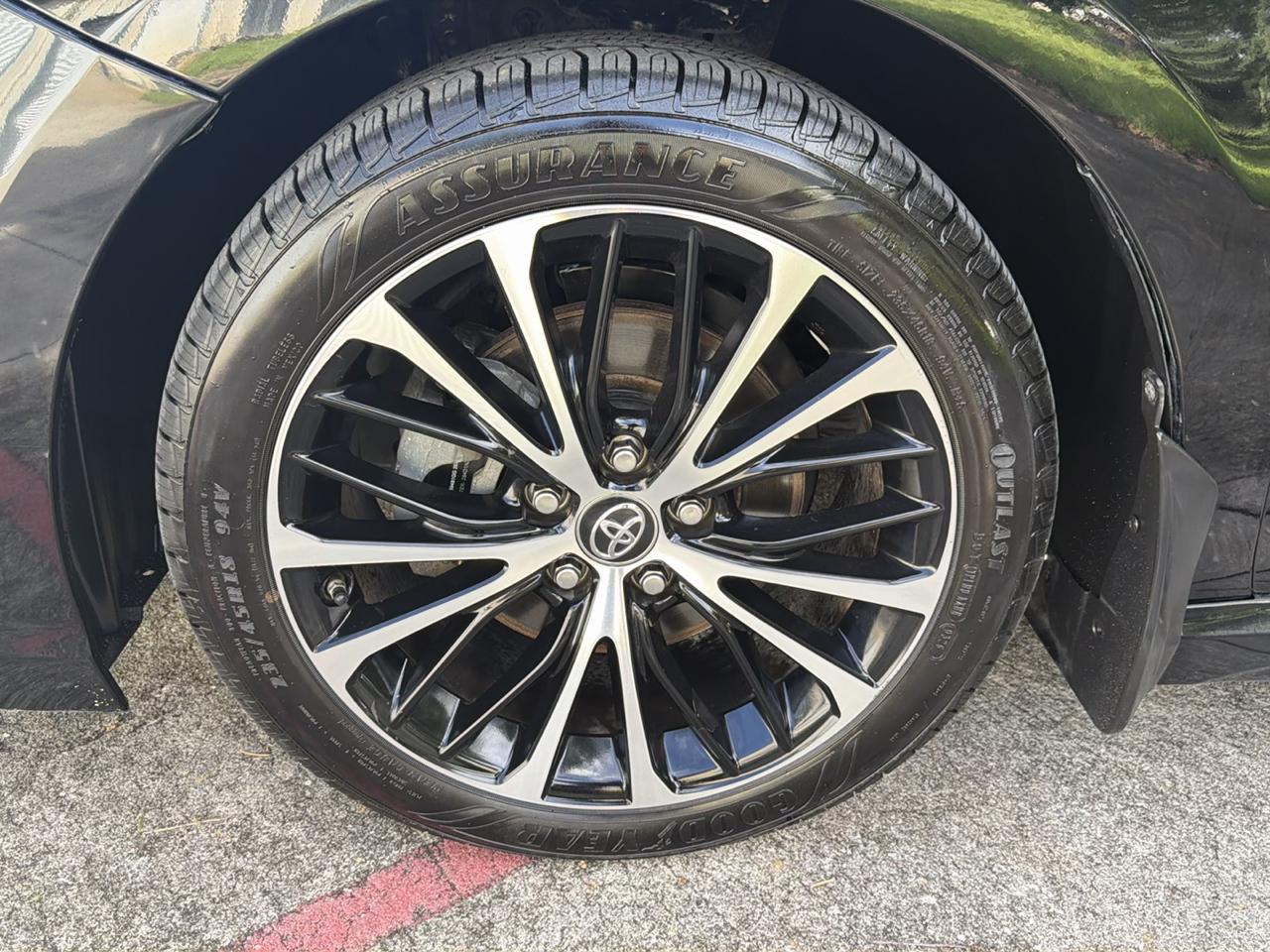 Toyota Camry XLE Auto (Natl) 2019