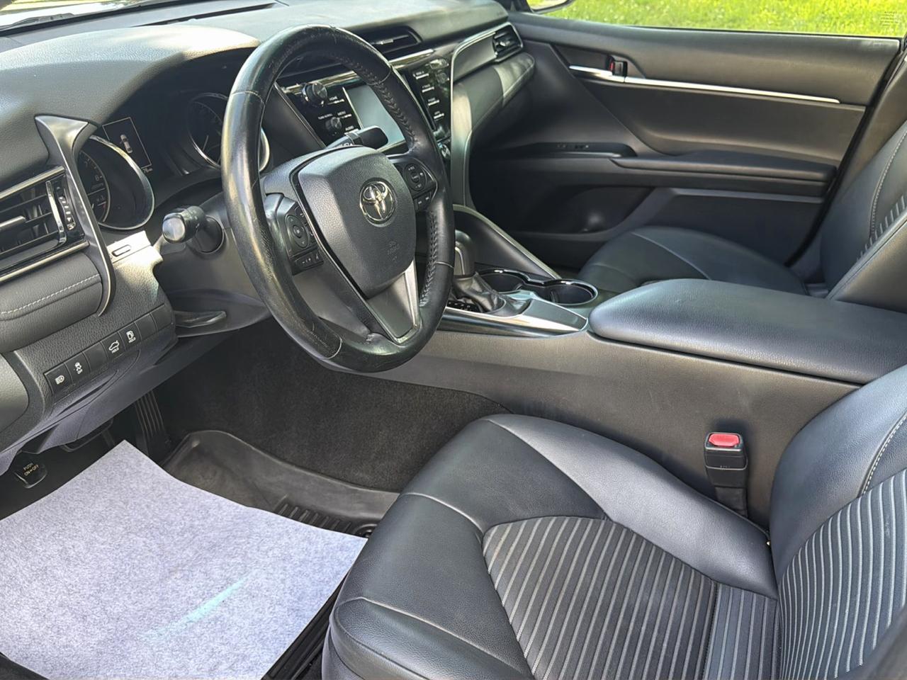 Toyota Camry XLE Auto (Natl) 2019