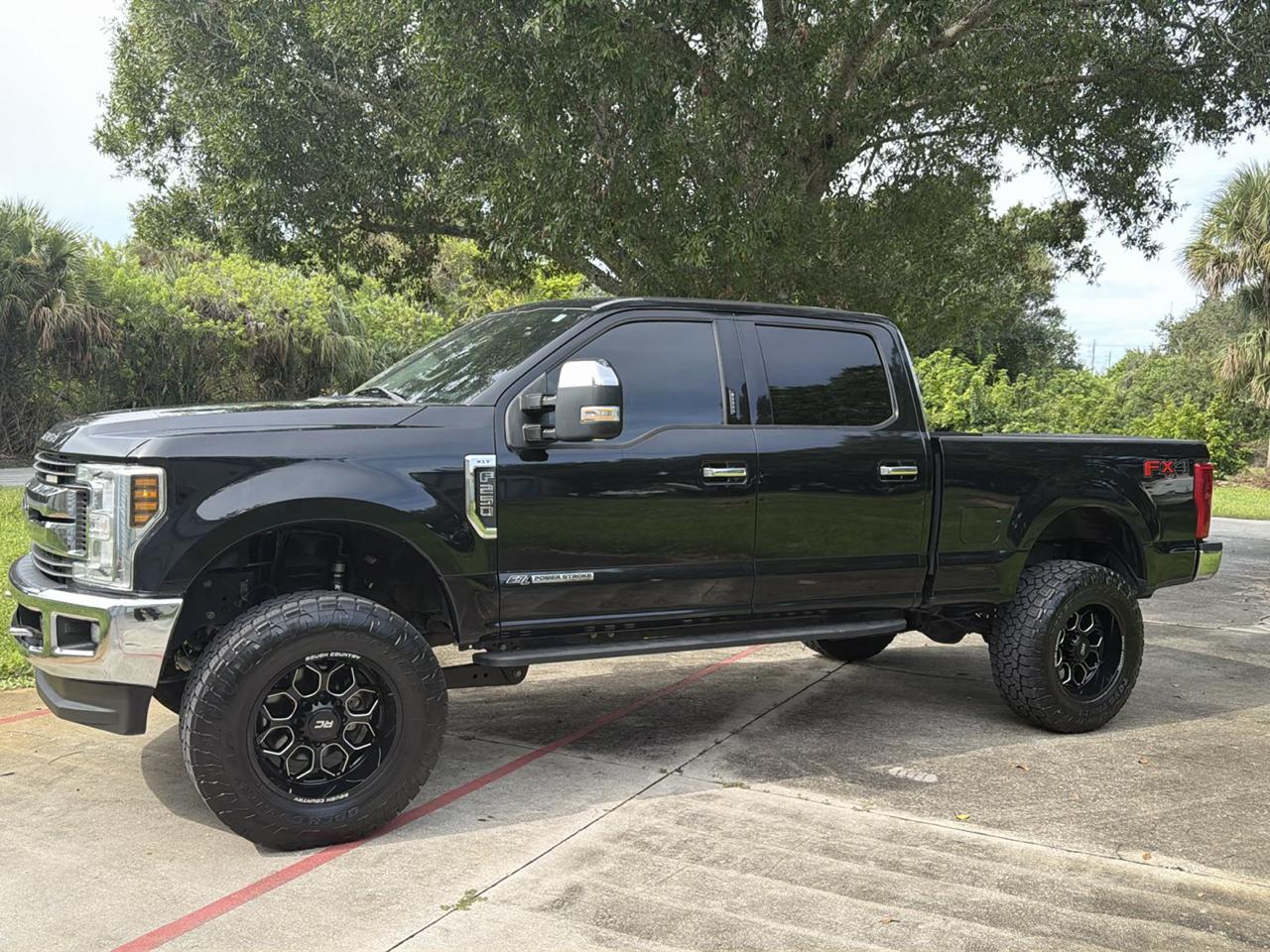 Ford Super Duty F-250 SRW XLT 4WD Crew Cab 8' Box 2018