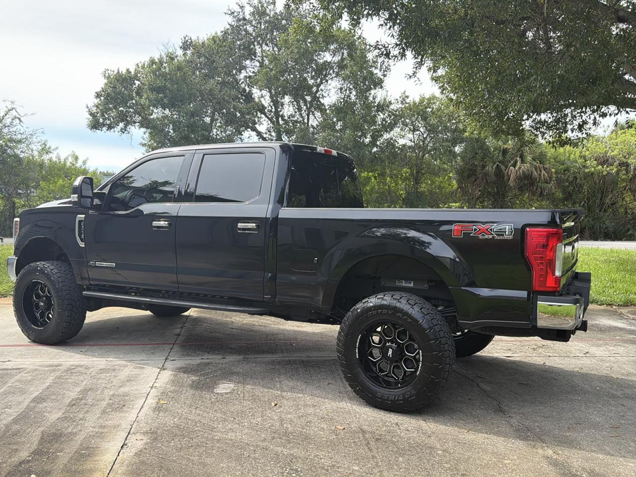 Ford Super Duty F-250 SRW XLT 4WD Crew Cab 8' Box 2018
