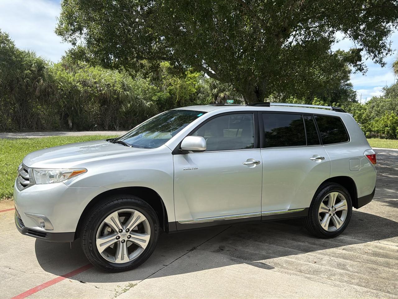Toyota Highlander FWD 4dr V6 Limited (Natl) 2012
