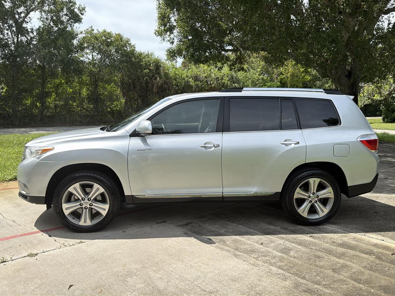 Toyota Highlander FWD 4dr V6 Limited (Natl) 2012