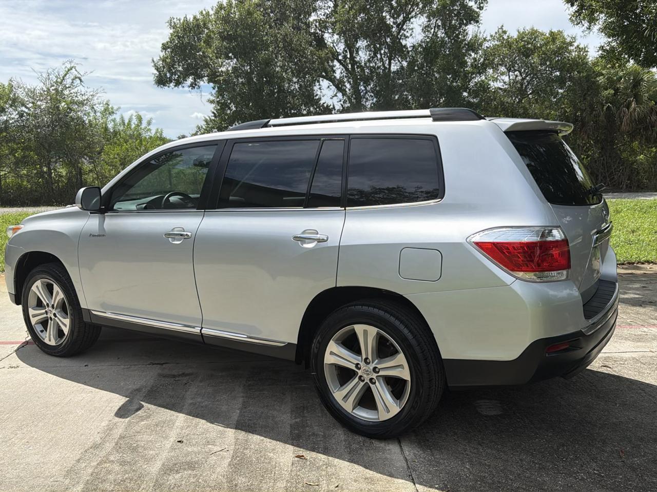 Toyota Highlander FWD 4dr V6 Limited (Natl) 2012