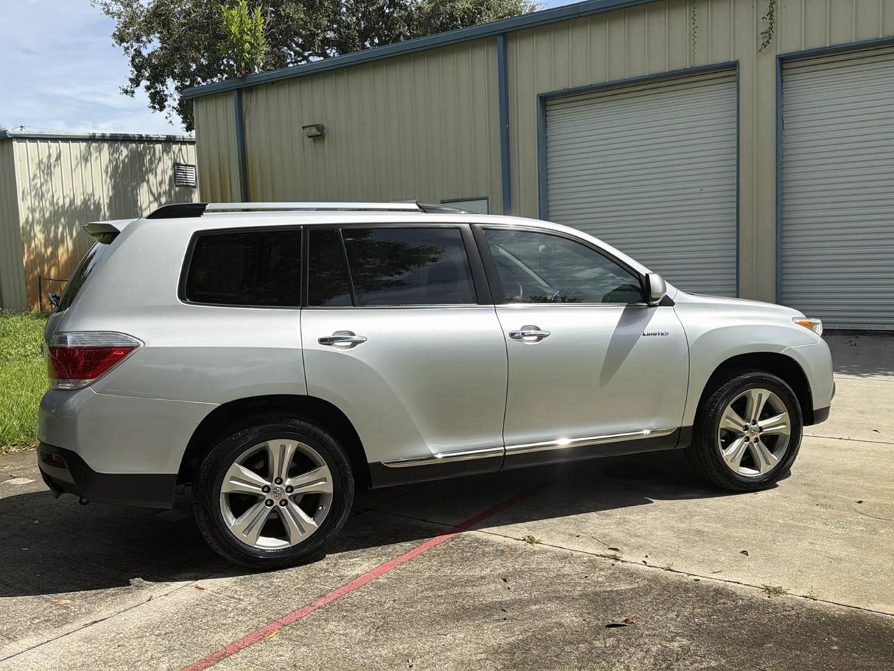 Toyota Highlander FWD 4dr V6 Limited (Natl) 2012
