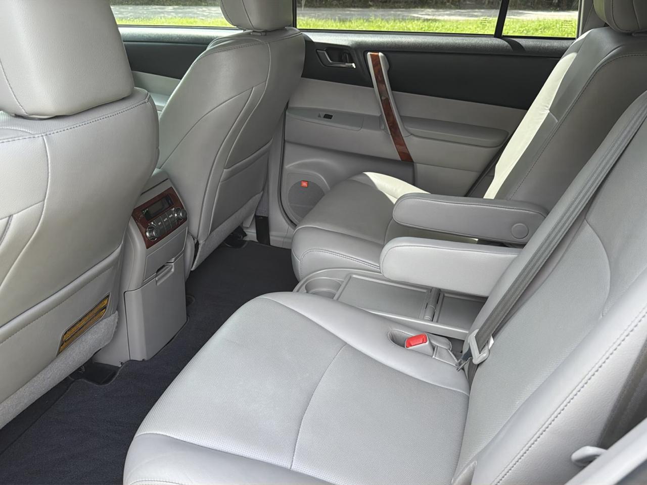 Toyota Highlander FWD 4dr V6 Limited (Natl) 2012