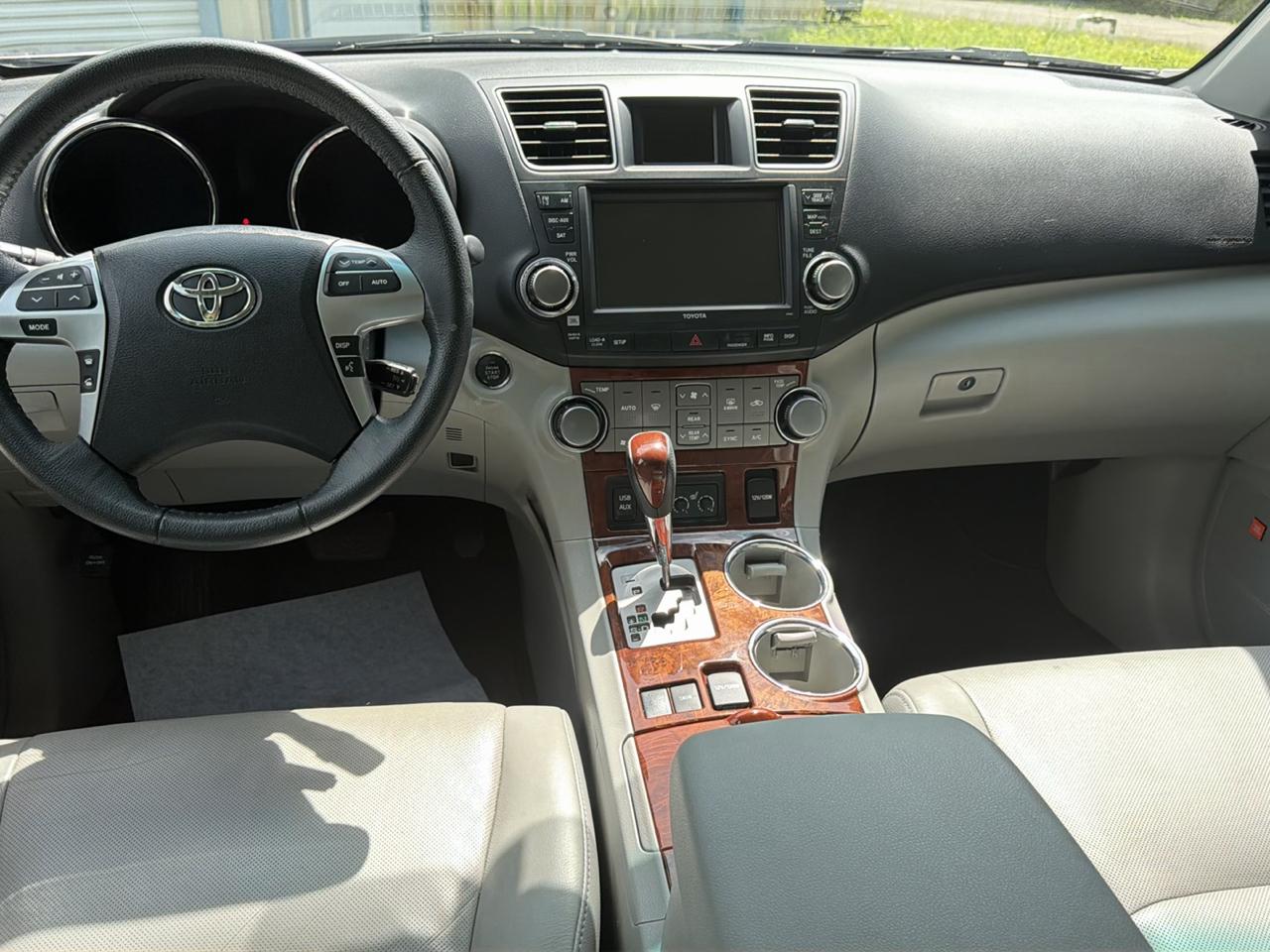 Toyota Highlander FWD 4dr V6 Limited (Natl) 2012