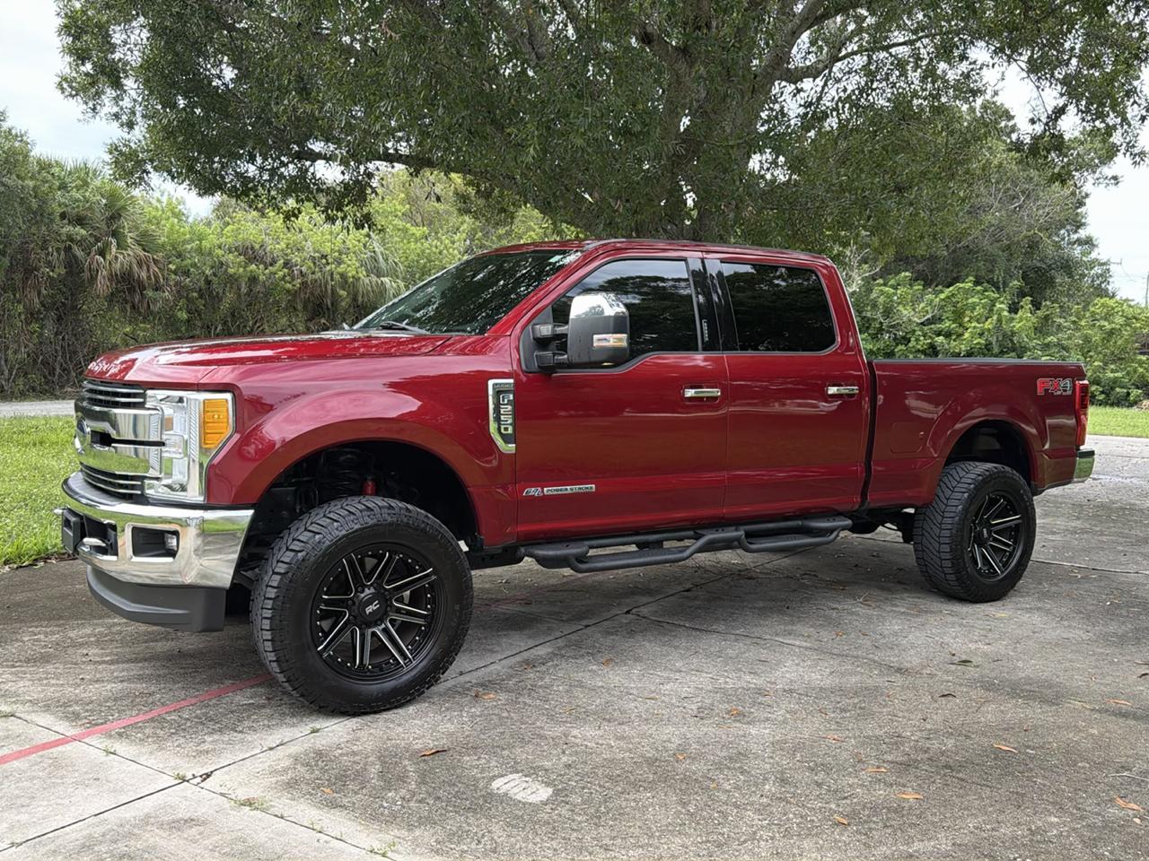 Ford Super Duty F-250 SRW Lariat 4WD Crew Cab 8' Box 2017
