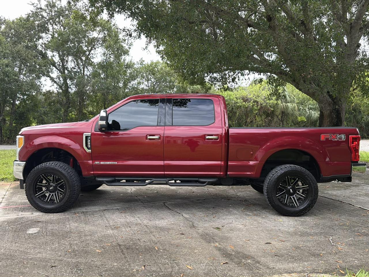 Ford Super Duty F-250 SRW Lariat 4WD Crew Cab 8' Box 2017