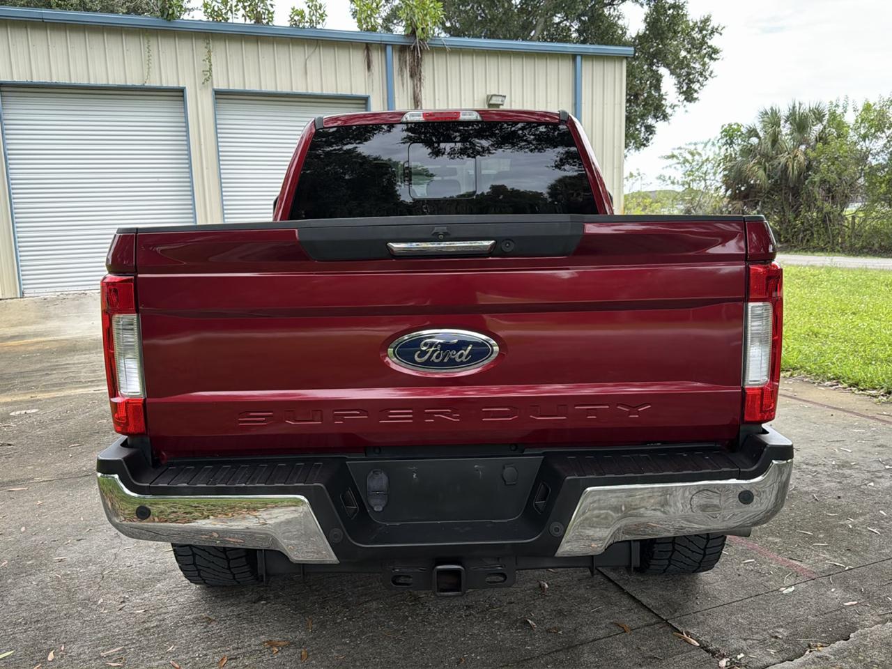 Ford Super Duty F-250 SRW Lariat 4WD Crew Cab 8' Box 2017
