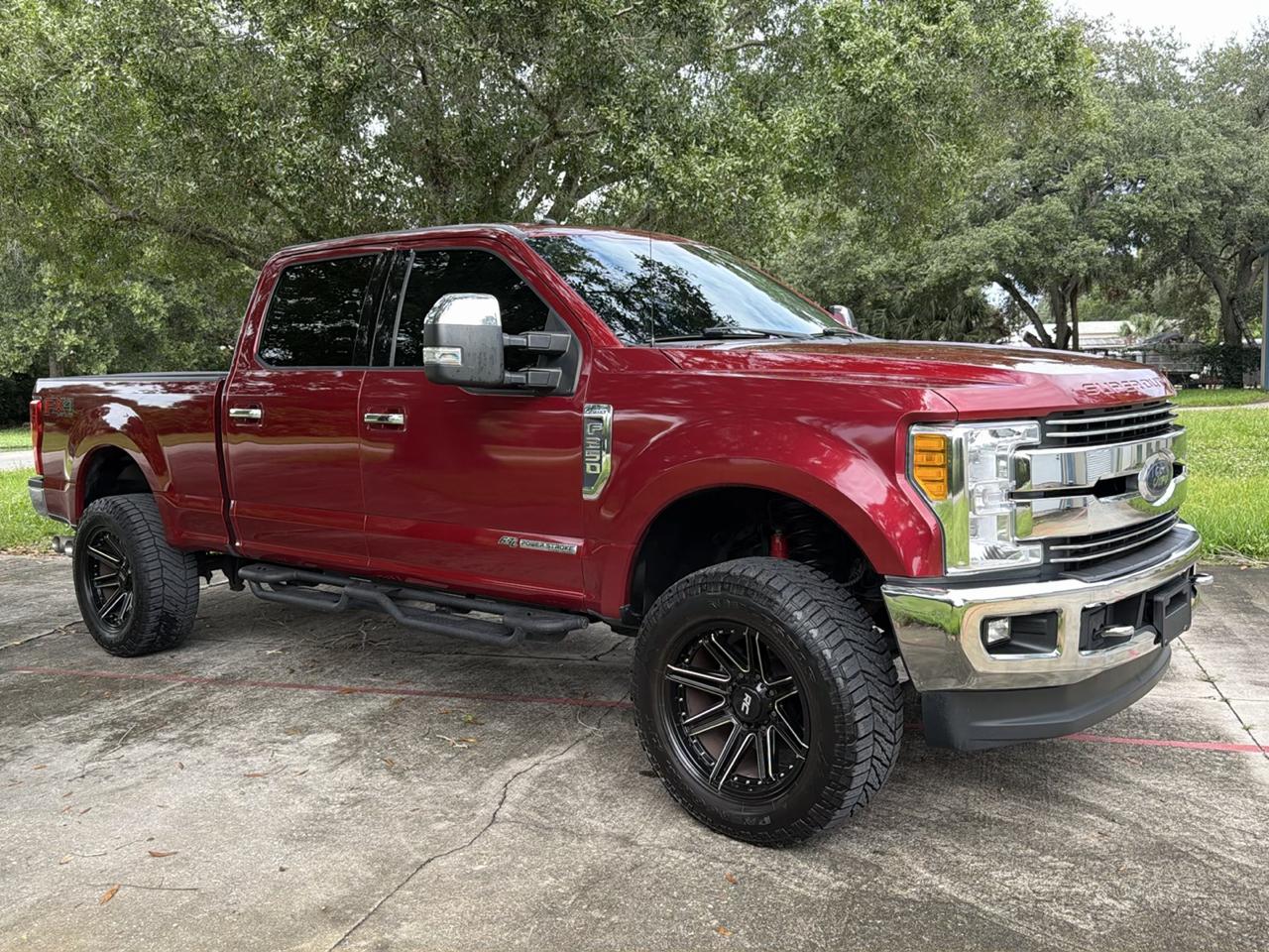 Ford Super Duty F-250 SRW Lariat 4WD Crew Cab 8' Box 2017