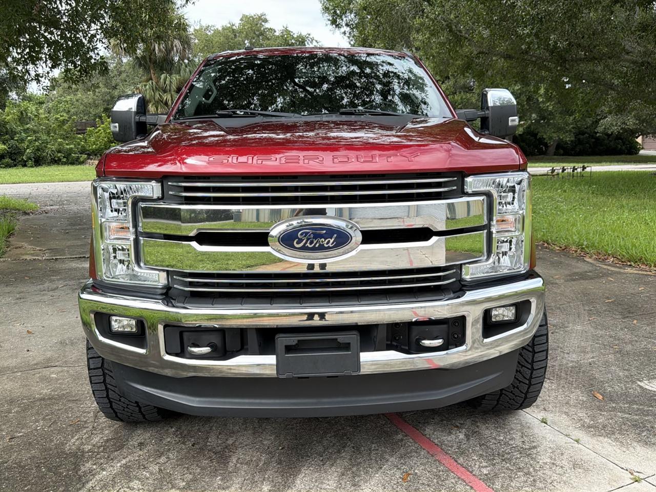 Ford Super Duty F-250 SRW Lariat 4WD Crew Cab 8' Box 2017