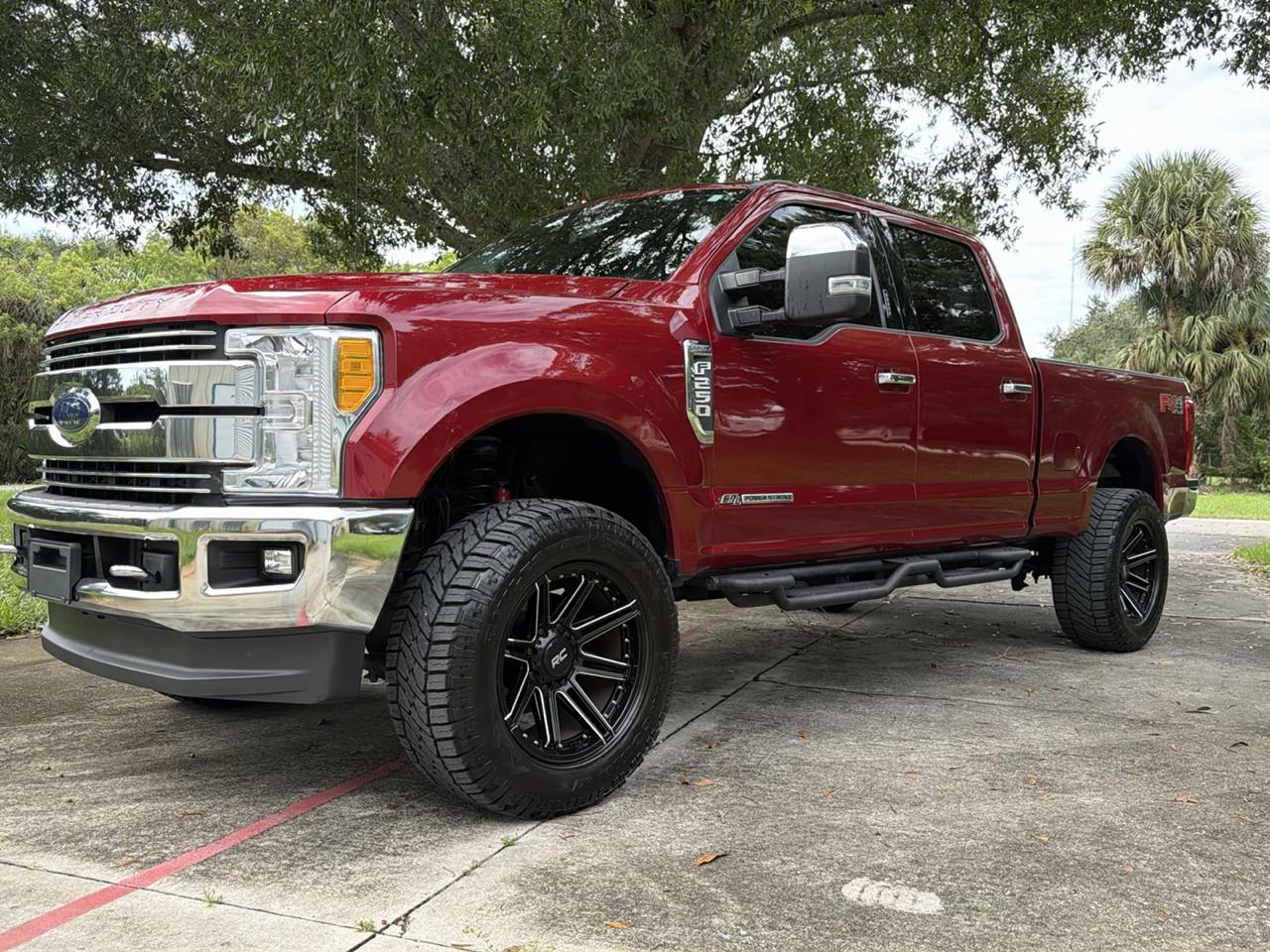 Ford Super Duty F-250 SRW Lariat 4WD Crew Cab 8' Box 2017