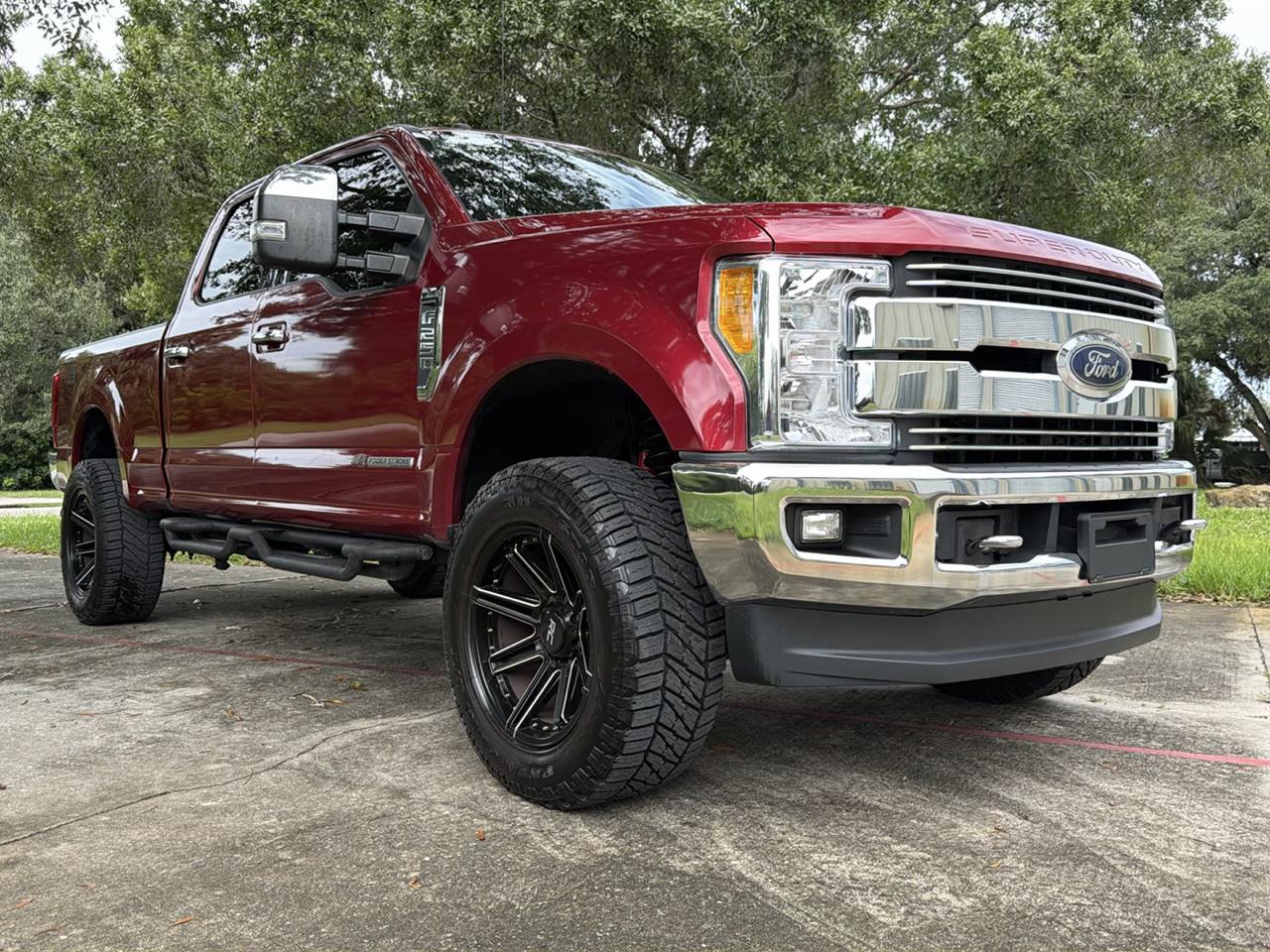 Ford Super Duty F-250 SRW Lariat 4WD Crew Cab 8' Box 2017