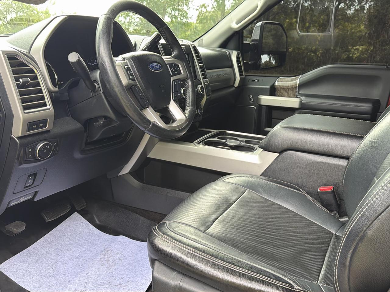 Ford Super Duty F-250 SRW Lariat 4WD Crew Cab 8' Box 2017