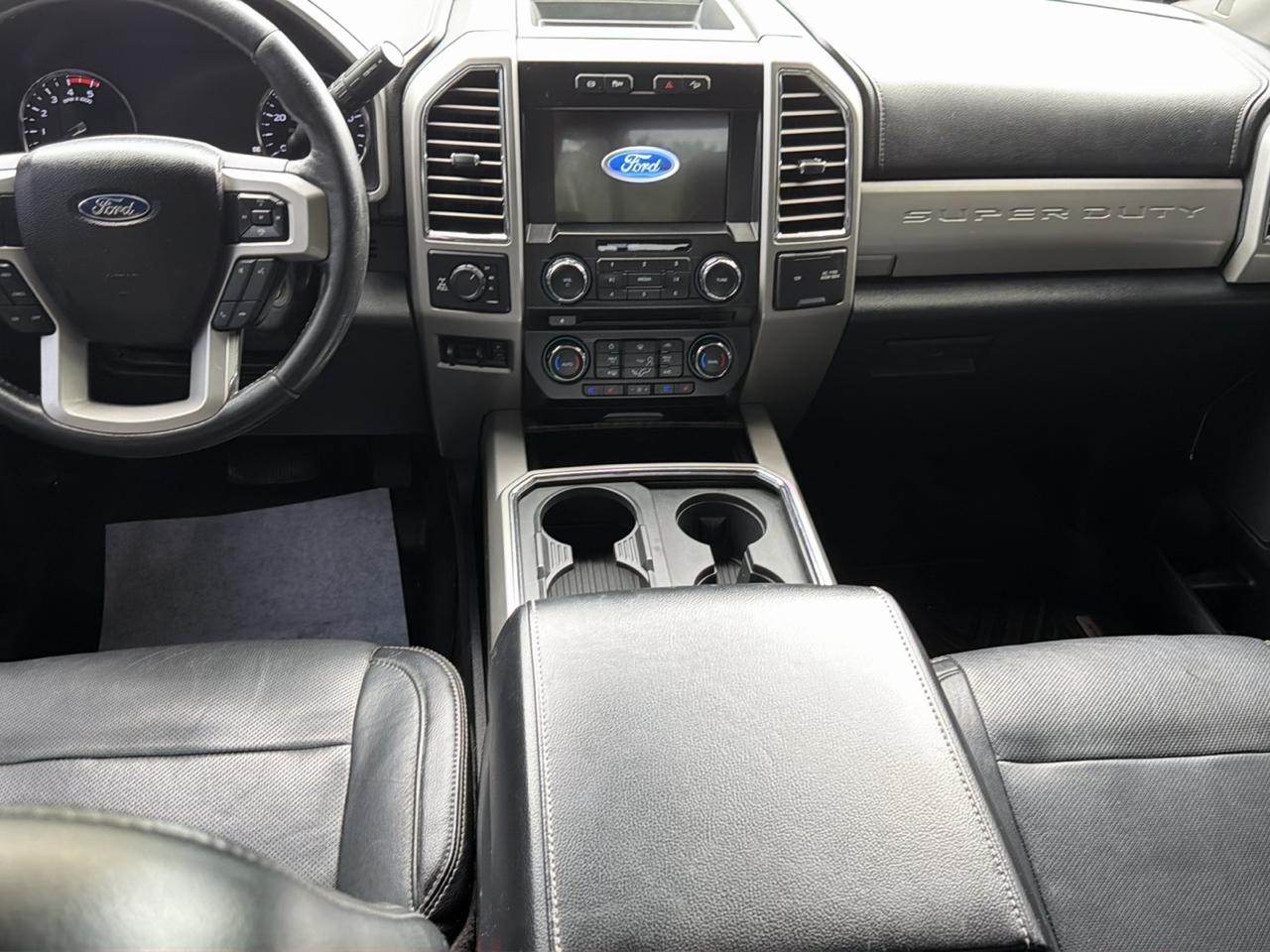 Ford Super Duty F-250 SRW Lariat 4WD Crew Cab 8' Box 2017