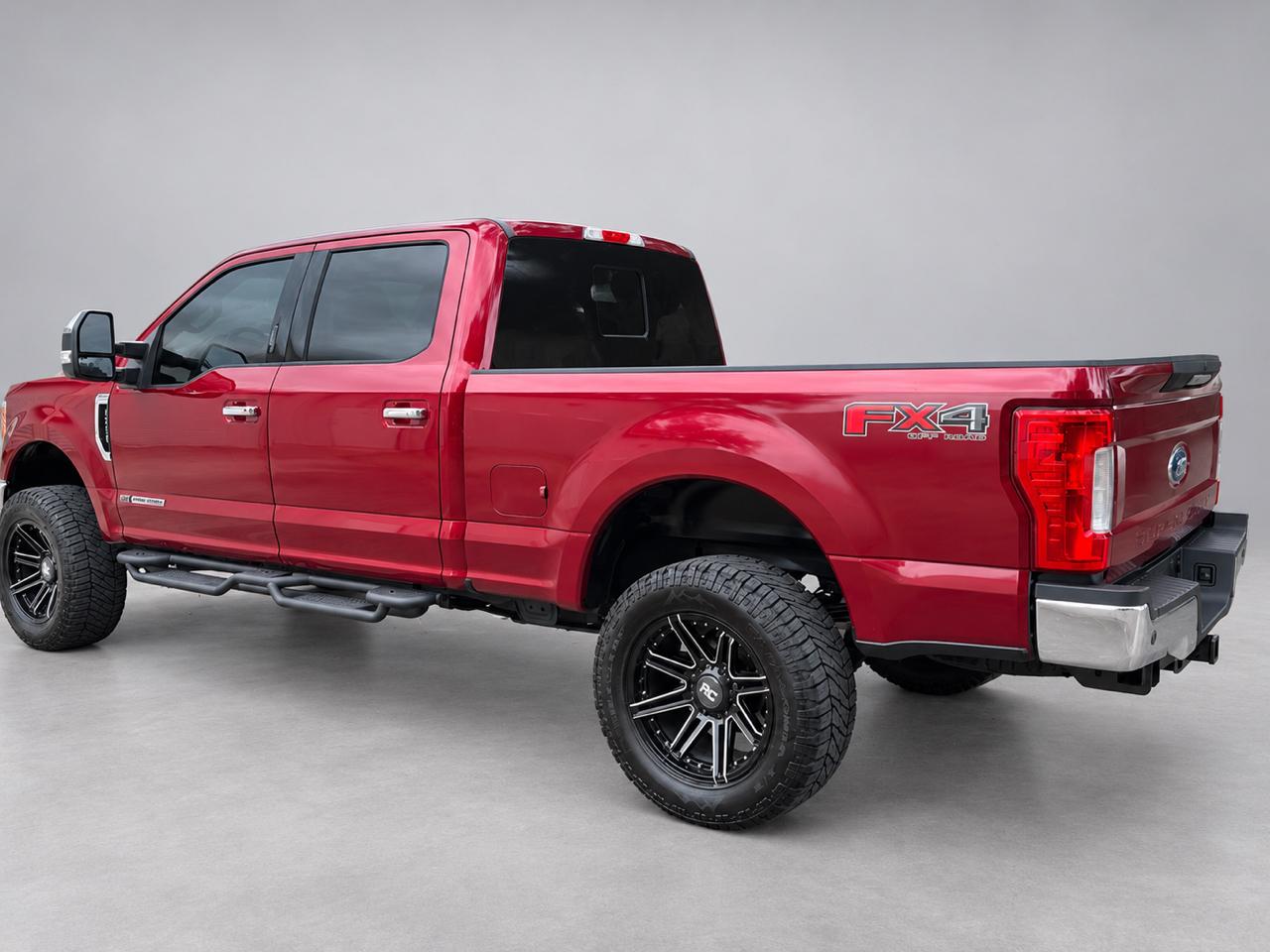 Ford Super Duty F-250 SRW Lariat 4WD Crew Cab 8' Box 2017