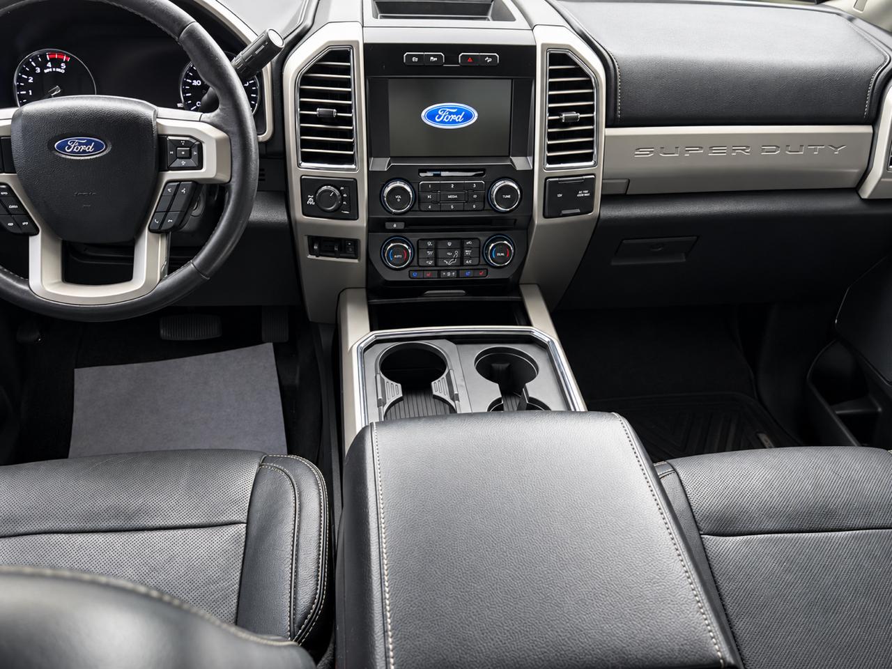 Ford Super Duty F-250 SRW Lariat 4WD Crew Cab 8' Box 2017