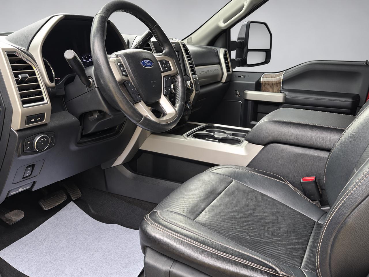 Ford Super Duty F-250 SRW Lariat 4WD Crew Cab 8' Box 2017