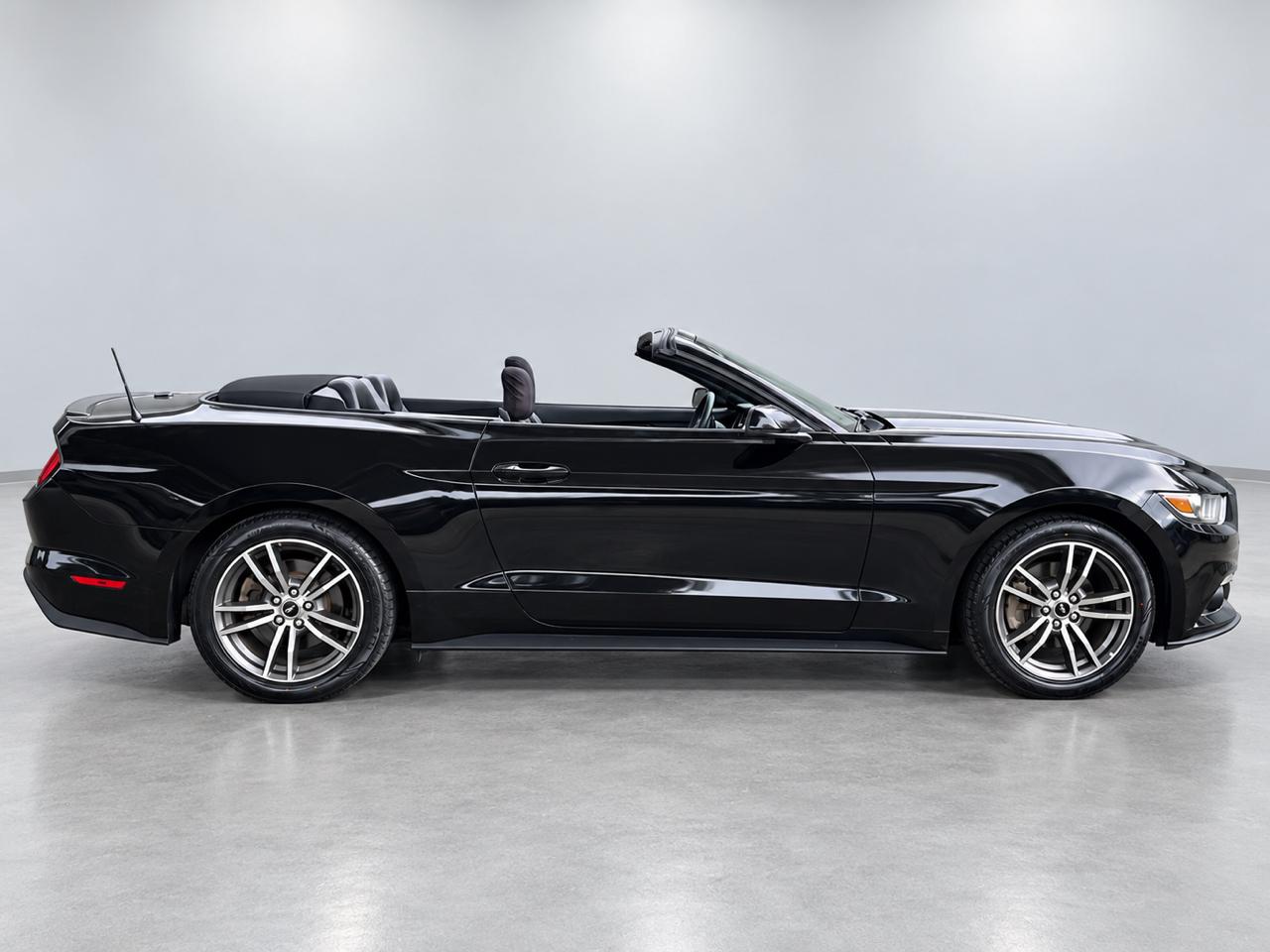 Ford Mustang 2dr Conv EcoBoost Premium 2016