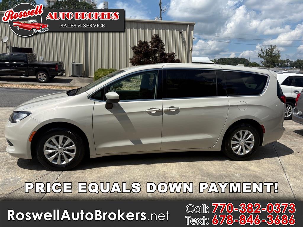 2017 Chrysler Pacifica Touring's photo