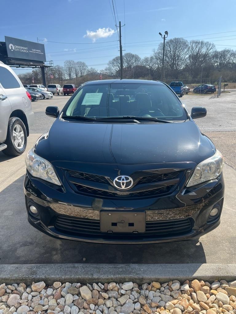 Toyota Corolla Base 5-Speed MT 2011