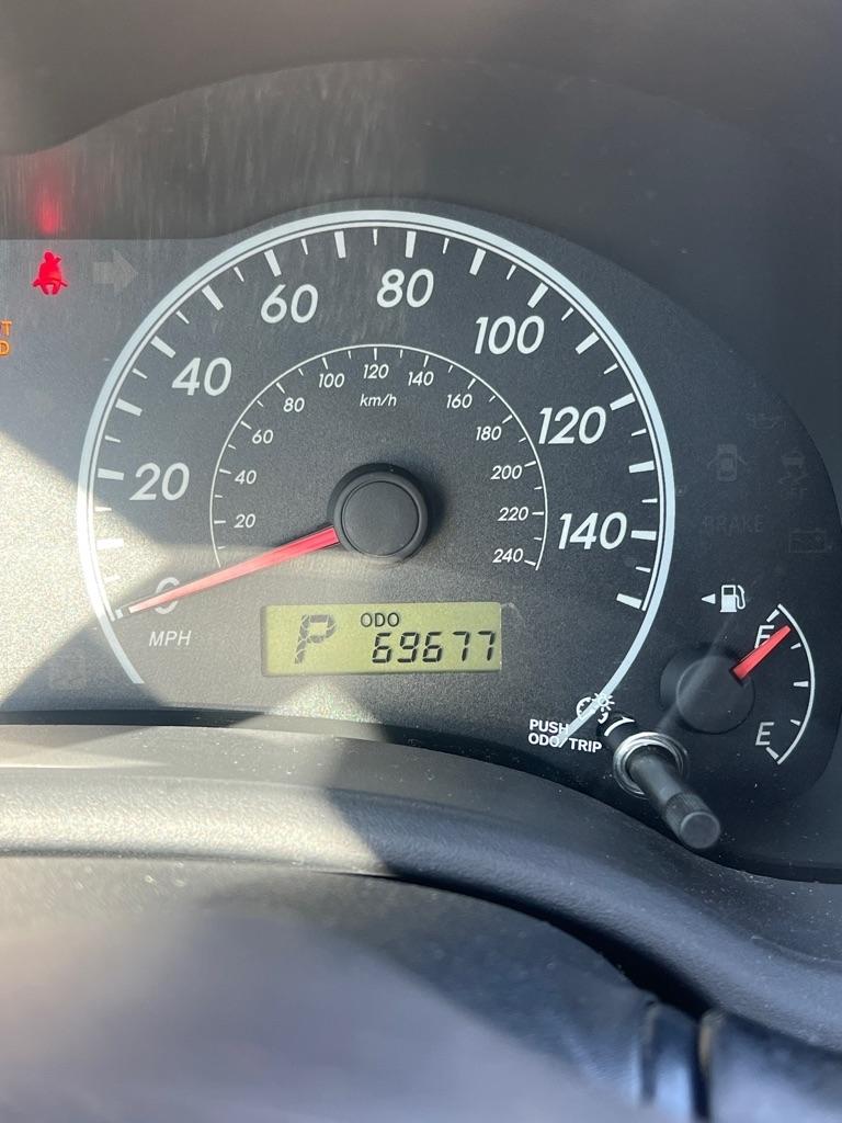 Toyota Corolla Base 5-Speed MT 2011