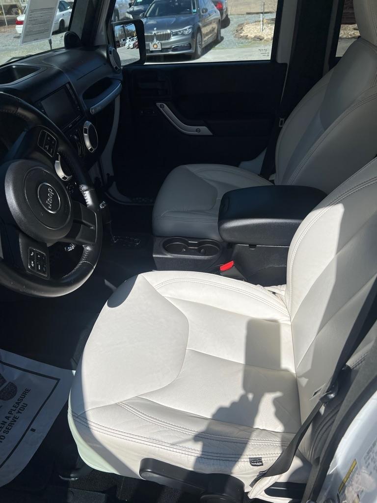 Jeep Wrangler Unlimited Sahara 4WD 2014