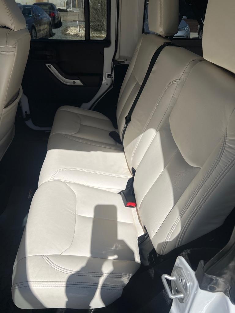 Jeep Wrangler Unlimited Sahara 4WD 2014