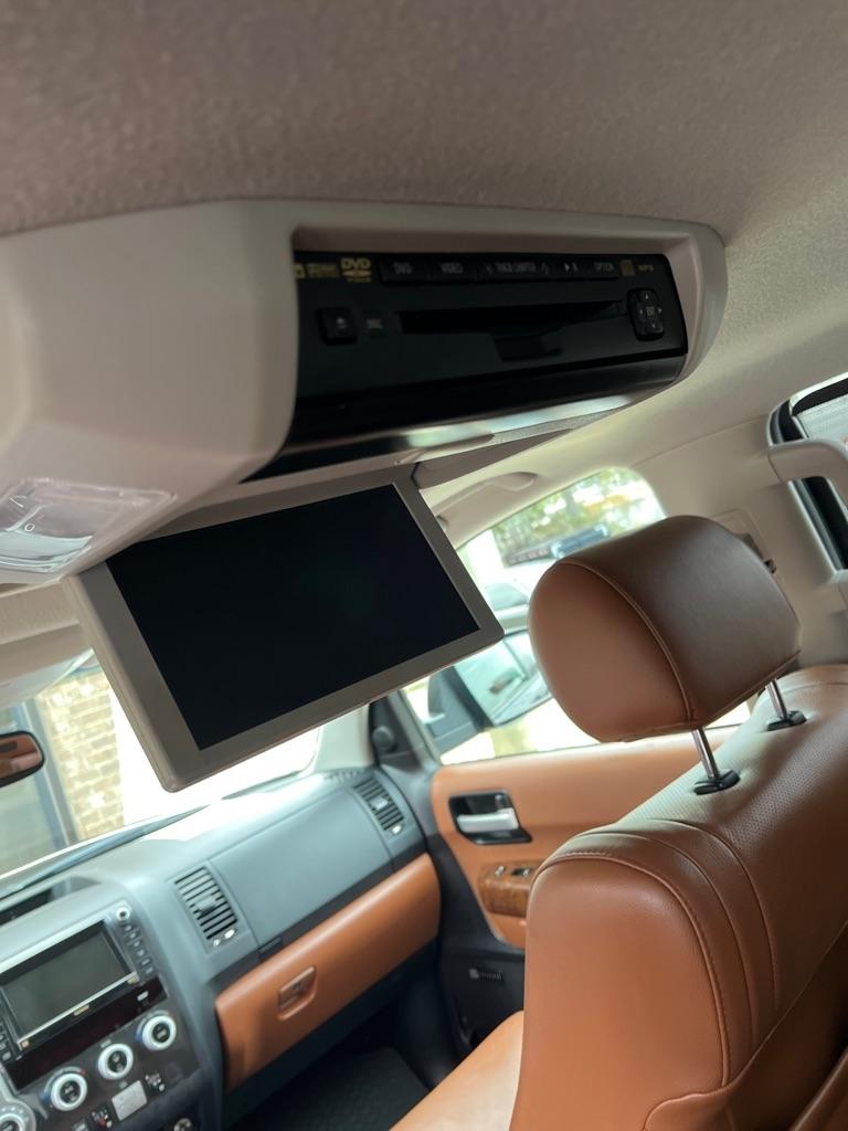 Toyota Sequoia Plantium 2WD 2010