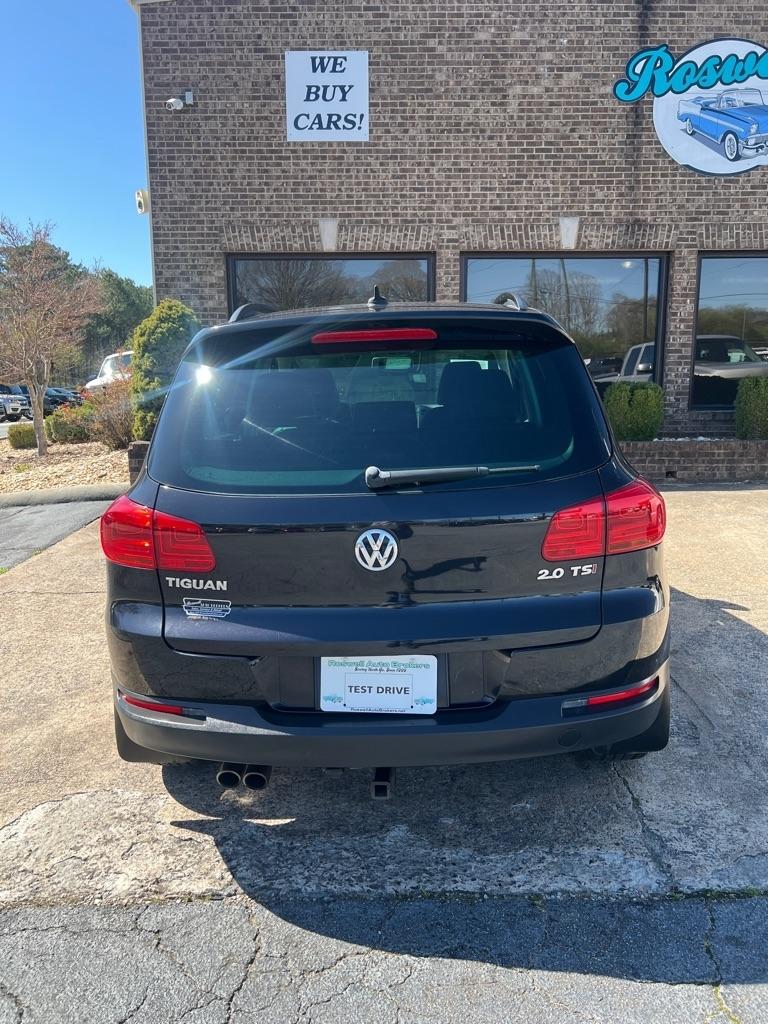Volkswagen Tiguan S 2015