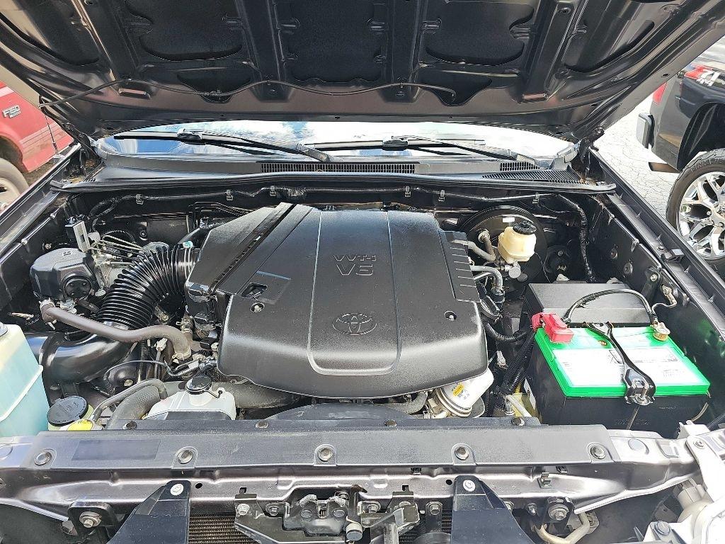 Toyota Tacoma PreRunner Double Cab V6 5AT 2WD 2015