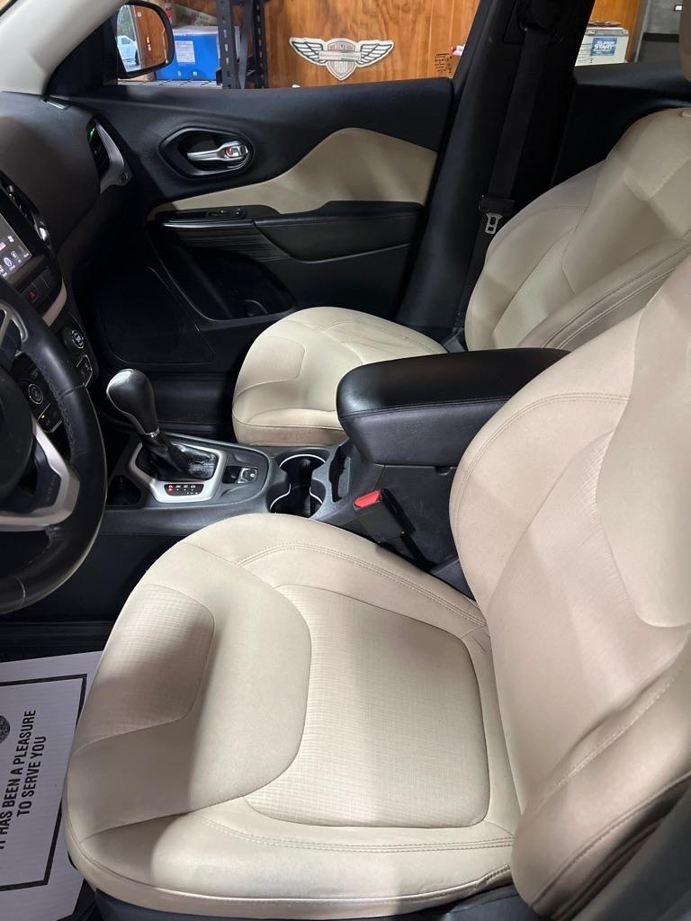 Jeep Cherokee Latitude FWD 2015