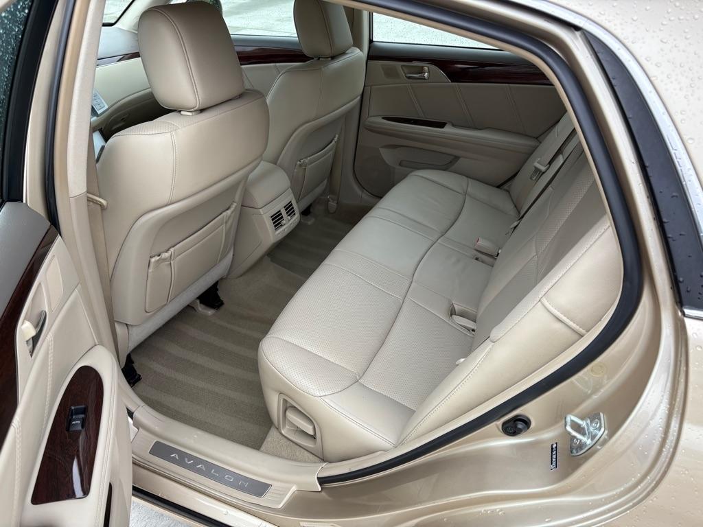 Toyota Avalon XL 2010