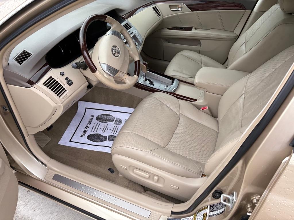 Toyota Avalon XL 2010