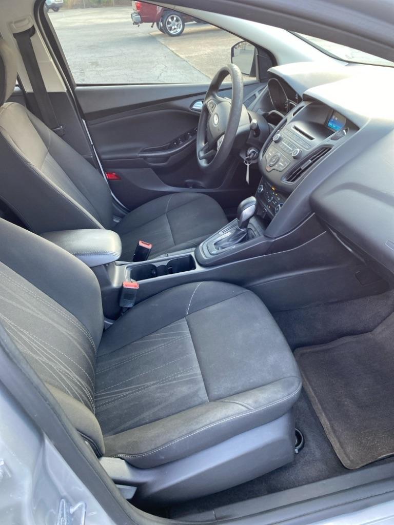 Ford Focus SE Sedan 2017